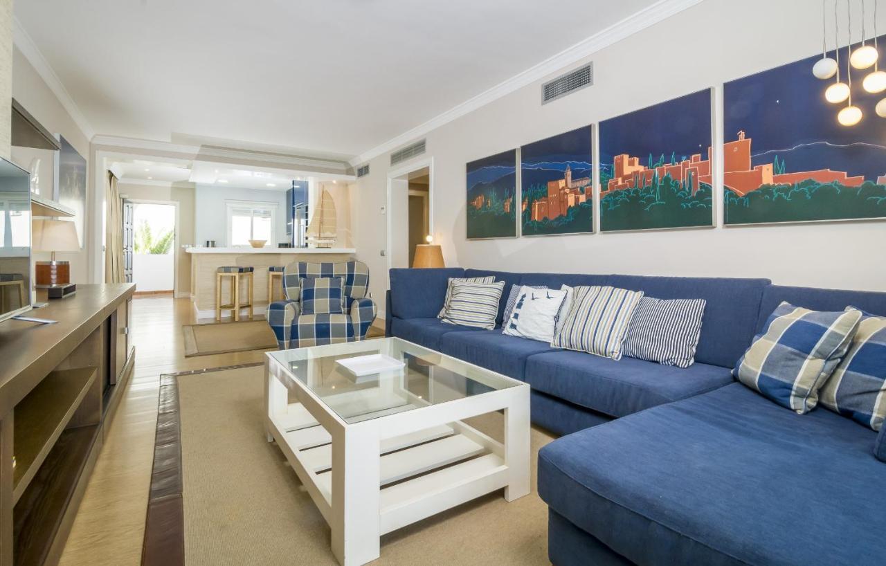Hb - Comfortable Beachfront Holiday Apartment エステポナ エクステリア 写真
