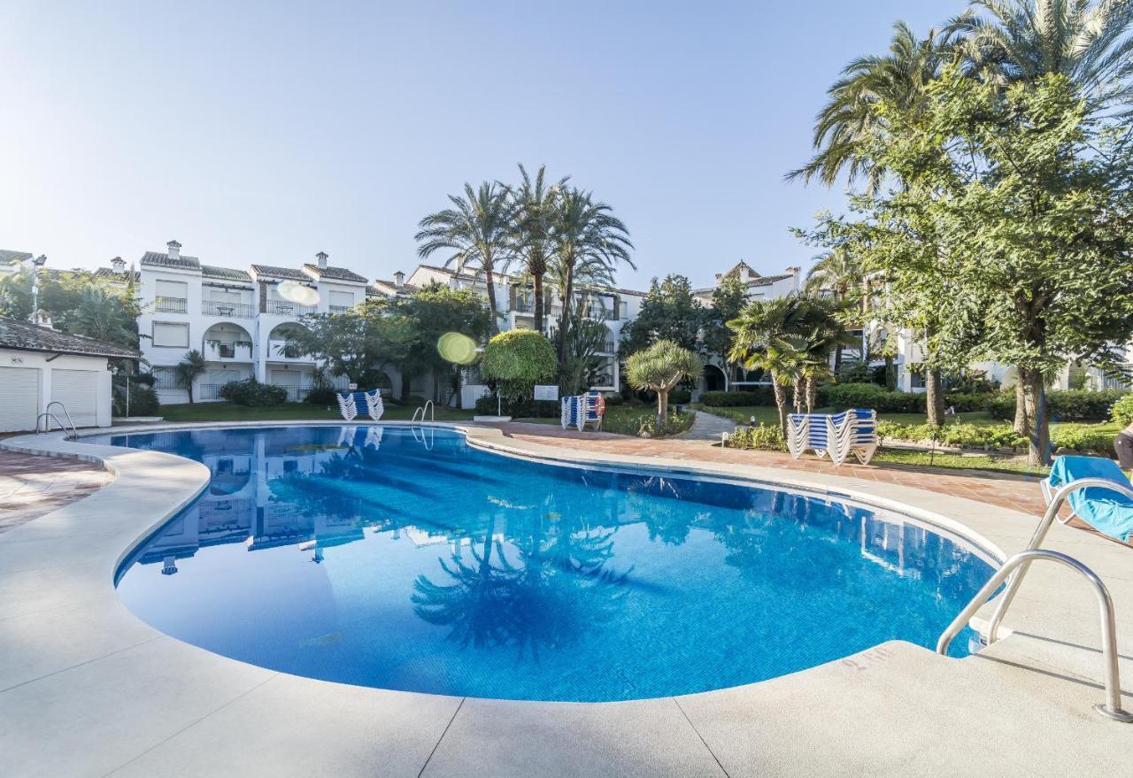 Hb - Comfortable Beachfront Holiday Apartment エステポナ エクステリア 写真
