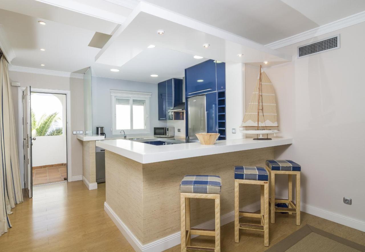Hb - Comfortable Beachfront Holiday Apartment エステポナ エクステリア 写真