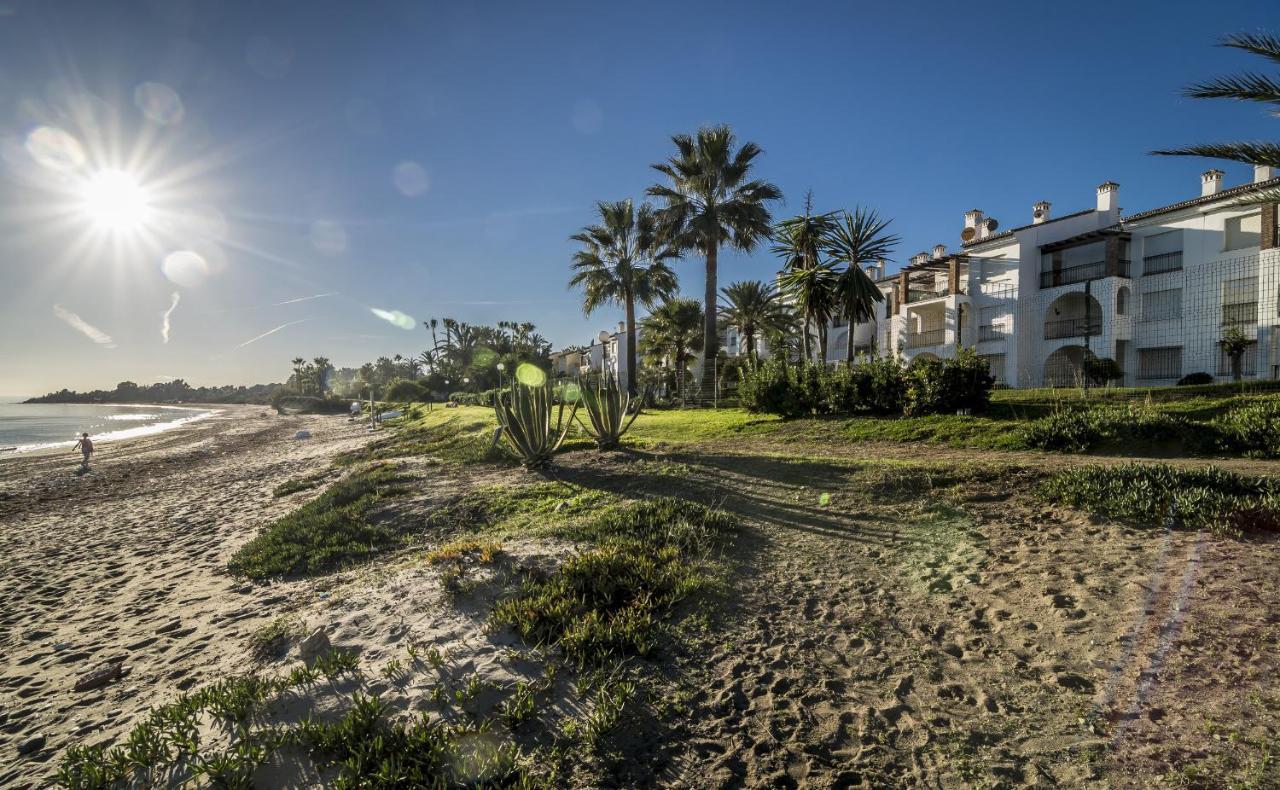 Hb - Comfortable Beachfront Holiday Apartment エステポナ エクステリア 写真