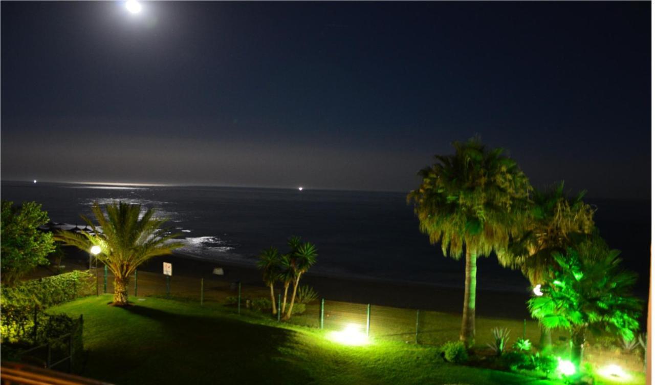 Hb - Comfortable Beachfront Holiday Apartment エステポナ エクステリア 写真