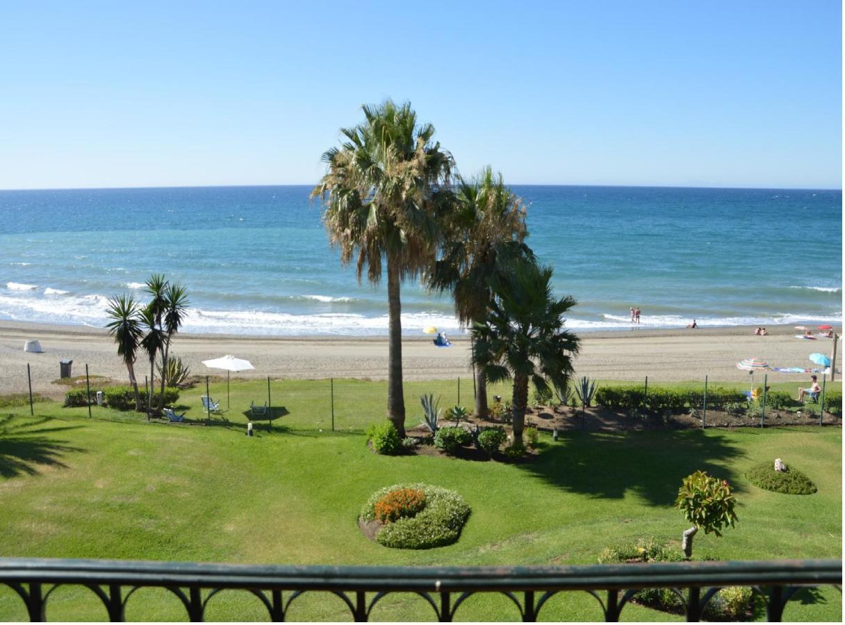 Hb - Comfortable Beachfront Holiday Apartment エステポナ エクステリア 写真